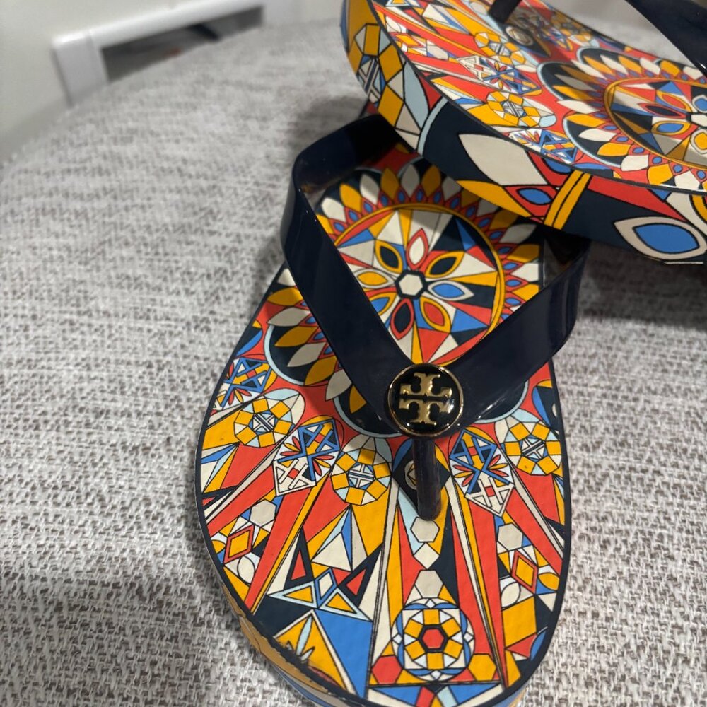 TORY BURCH PSYCHEDELIC GEO PATTERN WEDGE  SIZE 9 NEW - Picture 9 of 11